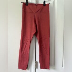 Nike Women’s Maroon High-Waisted Leggings, size S